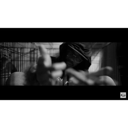 Новое чёрно-белое видео от The Doppelgangaz — Rox Wid Her