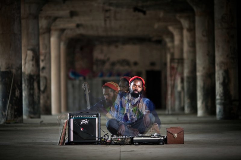 Смотрим живое выступление хип-хоп битмейкера Damu the Fudgemunk в Питере