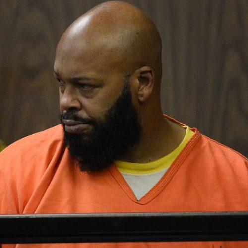 Suge Knight заявил о нарушении своих прав, т.к. ему был ограничен доступ к телефону и посетителям