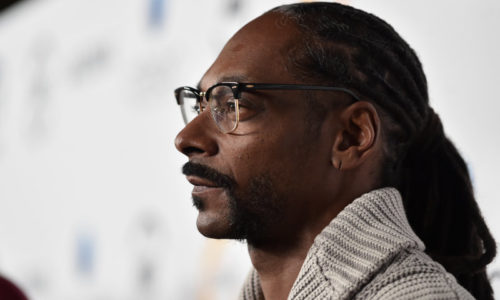 Snoop Dogg объявил о том, что собирается спасти компанию «Roscoe’s House Of Chicken And Waffles»