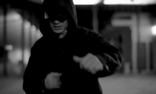 Всё по классике в ч/б клипе француза Hugo TSR — Là-Haut