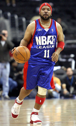 Image #: 1754246 Actor and musician Ice Cube brings the ball up the court during the first NBA Entertainment League celebrity charity basketball game at the Staples Center in Los Angeles, December 10, 2005. REUTERS/Lucy Nicholson /Landov