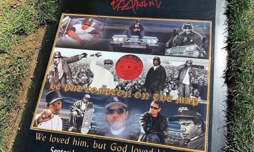 Eazy-E благословили новым надгробием на его 55-й День рождения