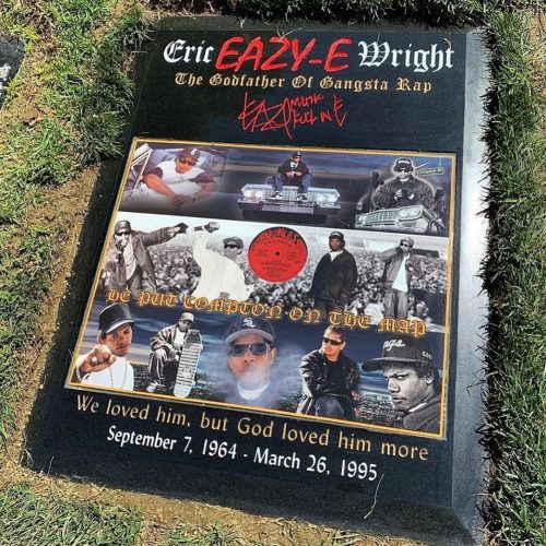 Eazy-E благословили новым надгробием на его 55-й День рождения