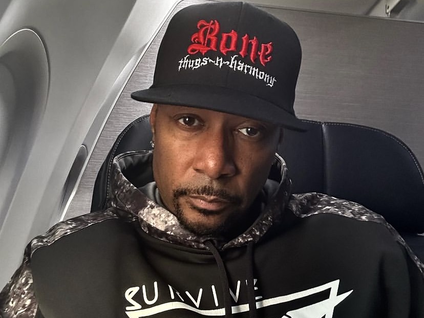 Need to bone. Krayzie Bone. Krayzie Bone в шапке и очках. Boneworths картинки.